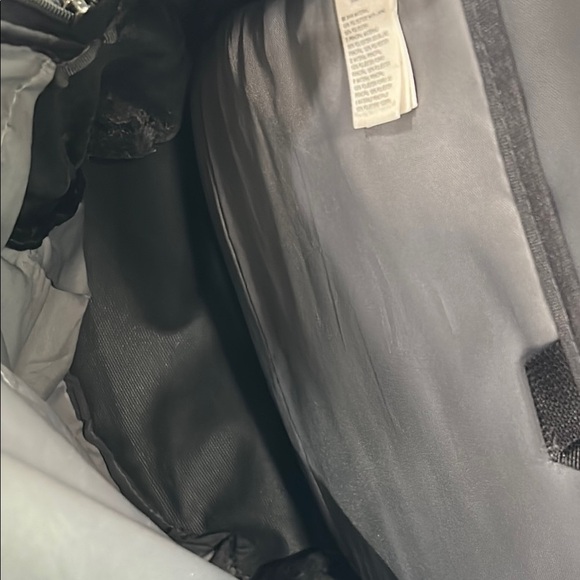 The North Face Vault Black Backpack - Picture 5 of 10